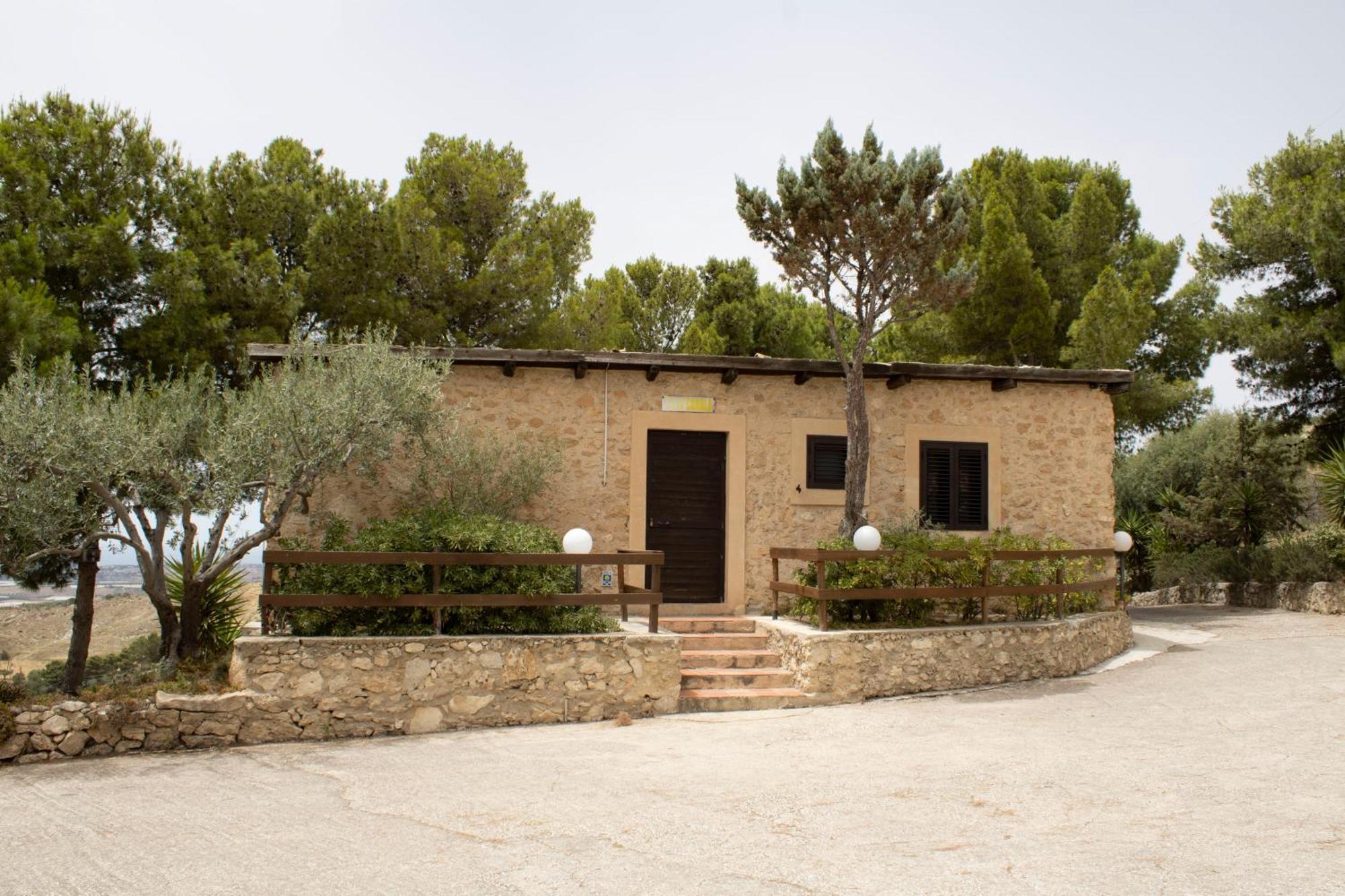 Agriturismo Bellajo - Ville Rustiche Con Piscina Agrigento Exterior photo